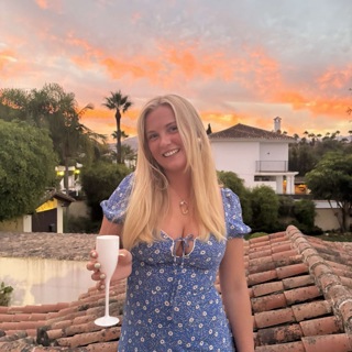 Anna Andrews || profile photo