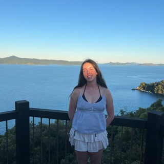 Caitlin Wade || profile photo