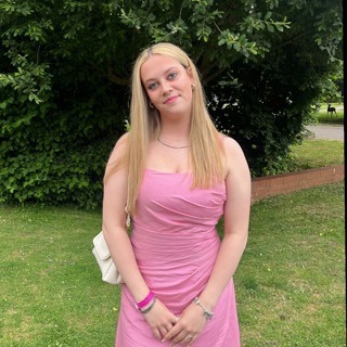 Natasha Hillier || profile photo